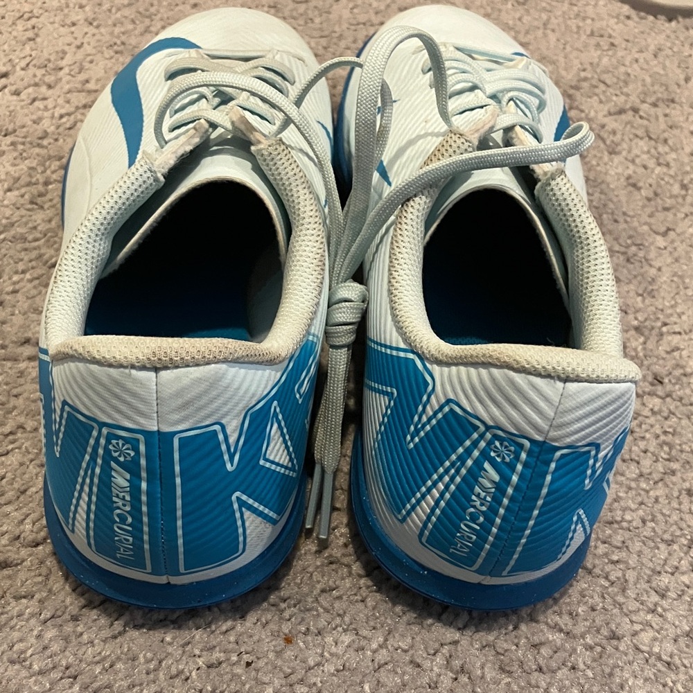 Nike White and Teal Sports Sneakers - Picture 3 of 8